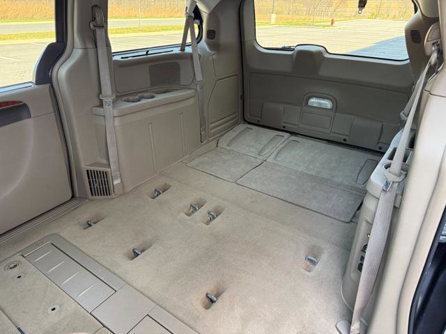 Used 2015 Chrysler Town & Country Limited Platinum w/ Trailer Tow Group FWD image 20