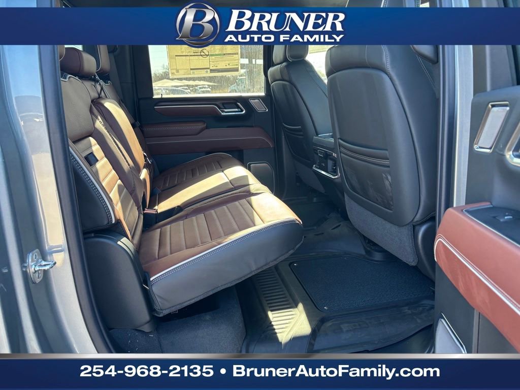 New 2026 GMC Sierra 2500 Denali Ultimate w/ LPO, Black Badging Package image 19