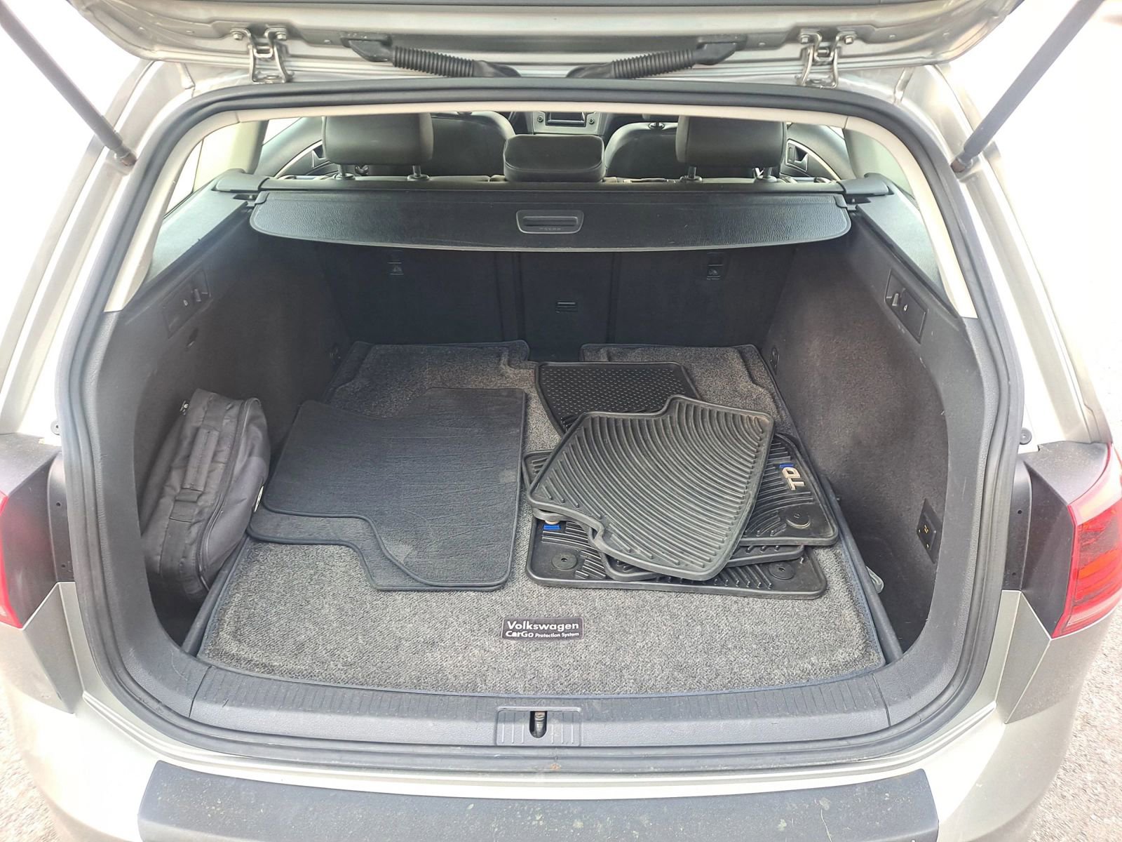 Used 2015 Volkswagen Golf TDI S image 11