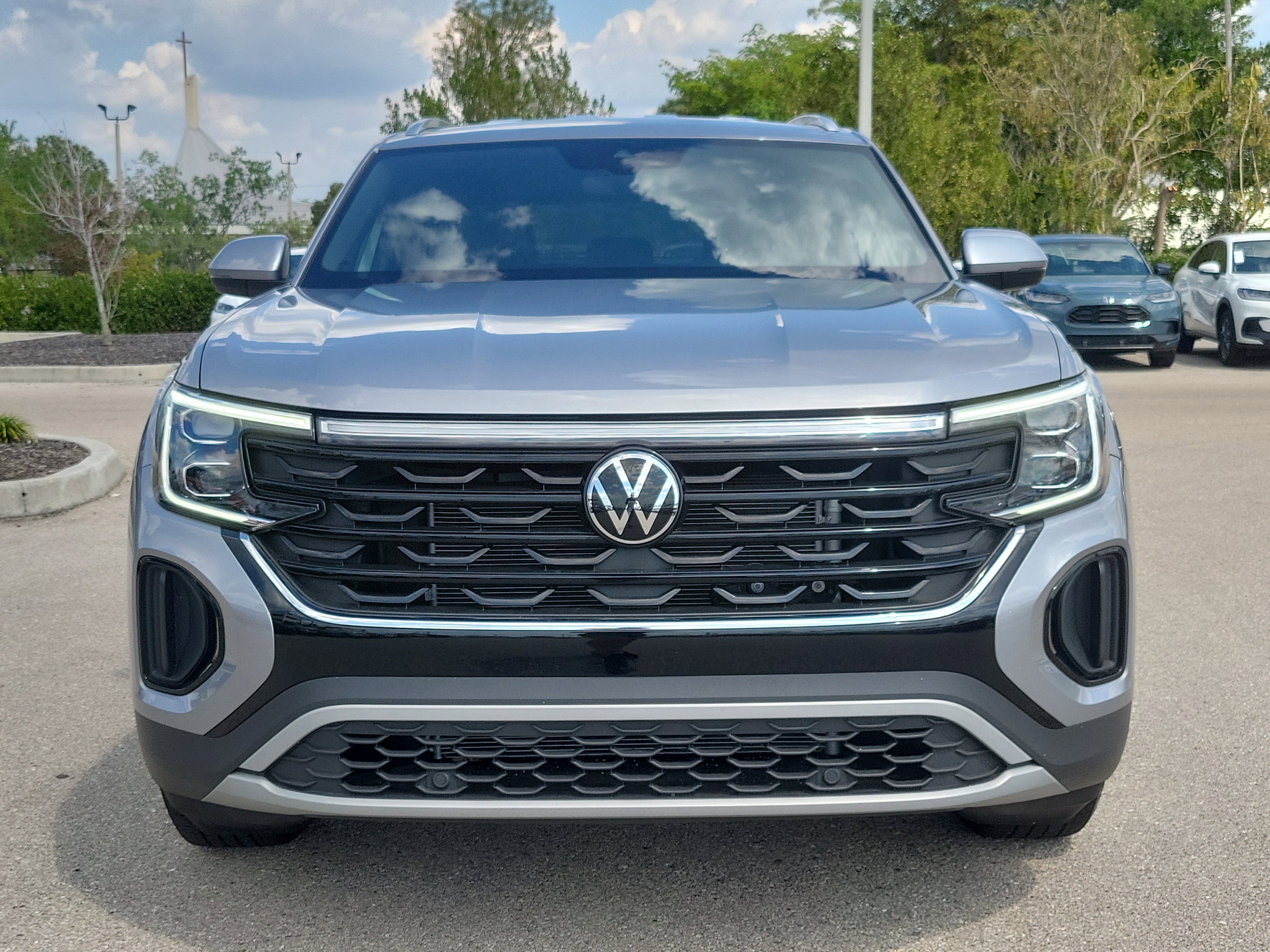 Used 2025 Volkswagen Atlas Cross Sport SE image 2