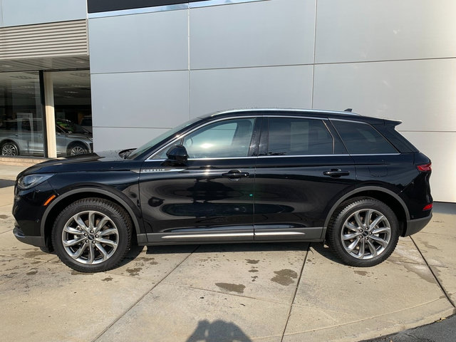Used 2022 Lincoln Corsair AWD w/ Premium Package image 2