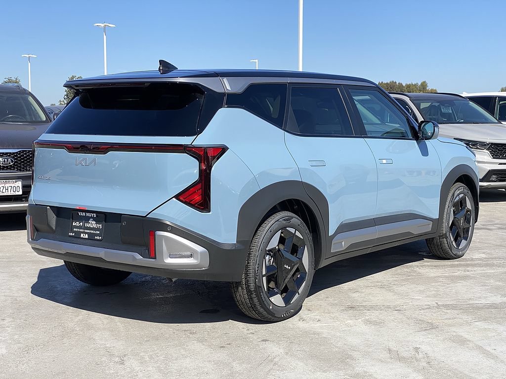 New 2027 Kia Seltos S FWD image 3