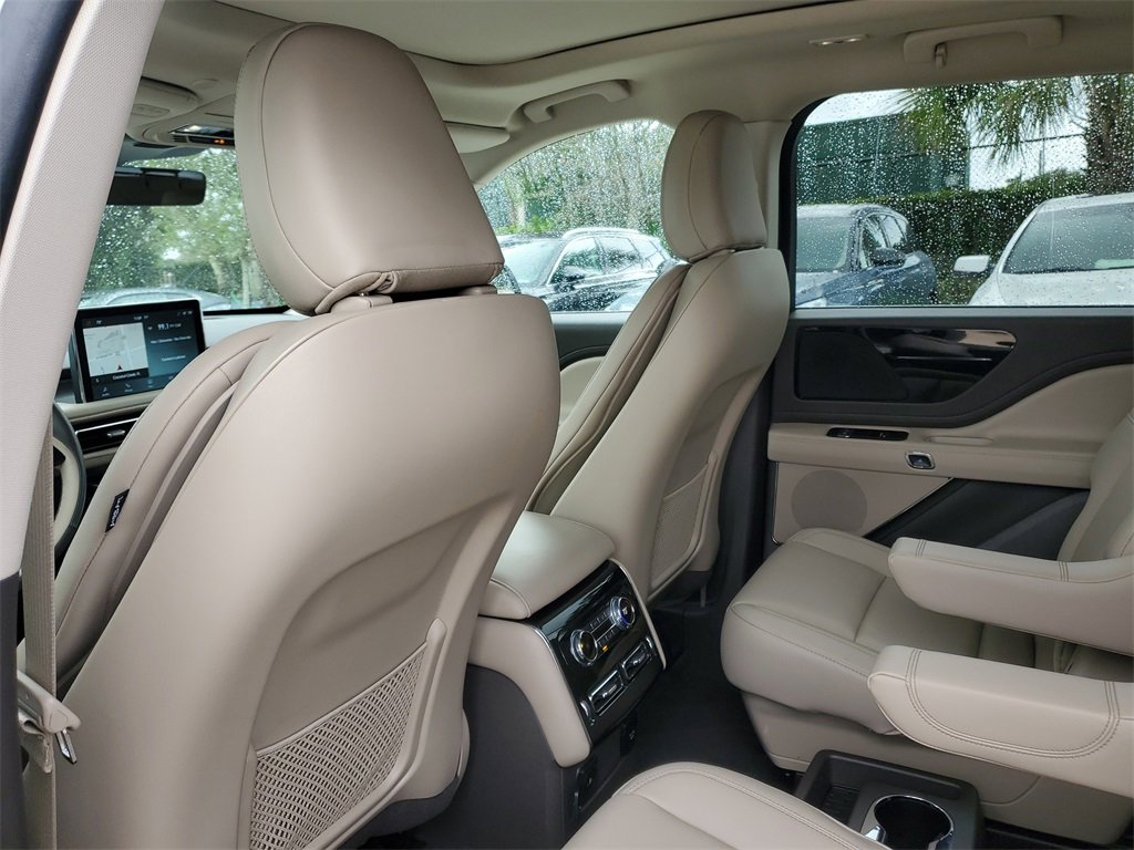 Certified 2023 Lincoln Aviator 2WD w/ Premium Package image 10