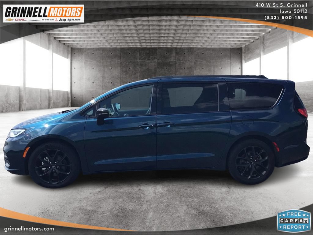 Used 2025 Chrysler Pacifica Limited FWD image 8
