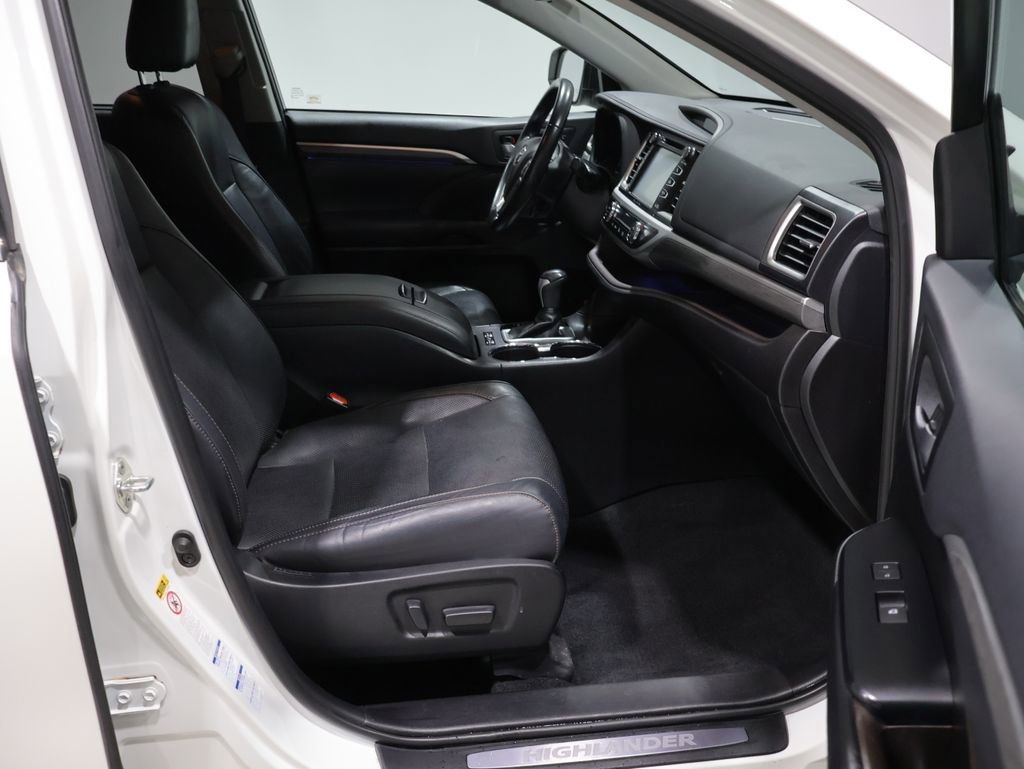 Used 2019 Toyota Highlander Limited image 22