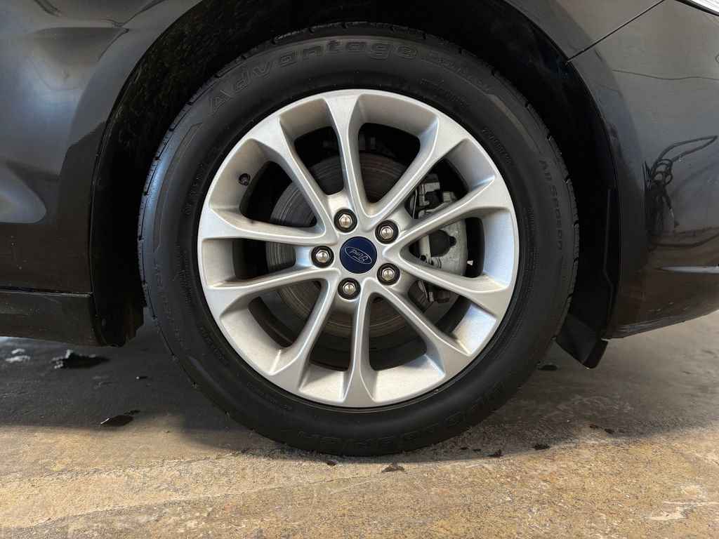 Used 2020 Ford Fusion SE image 32