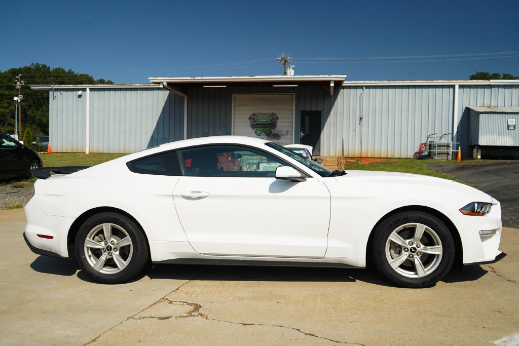 Used 2020 Ford Mustang Coupe RWD image 3