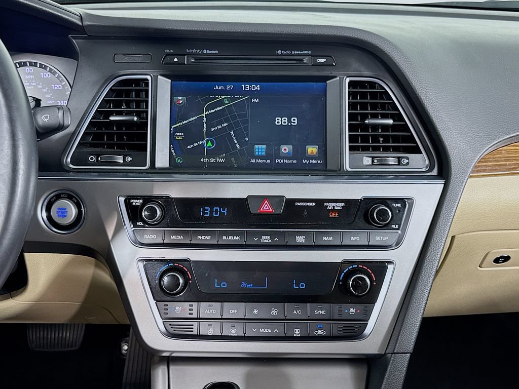 Used 2015 Hyundai Sonata Limited w/ Option Group 05 FWD image 12