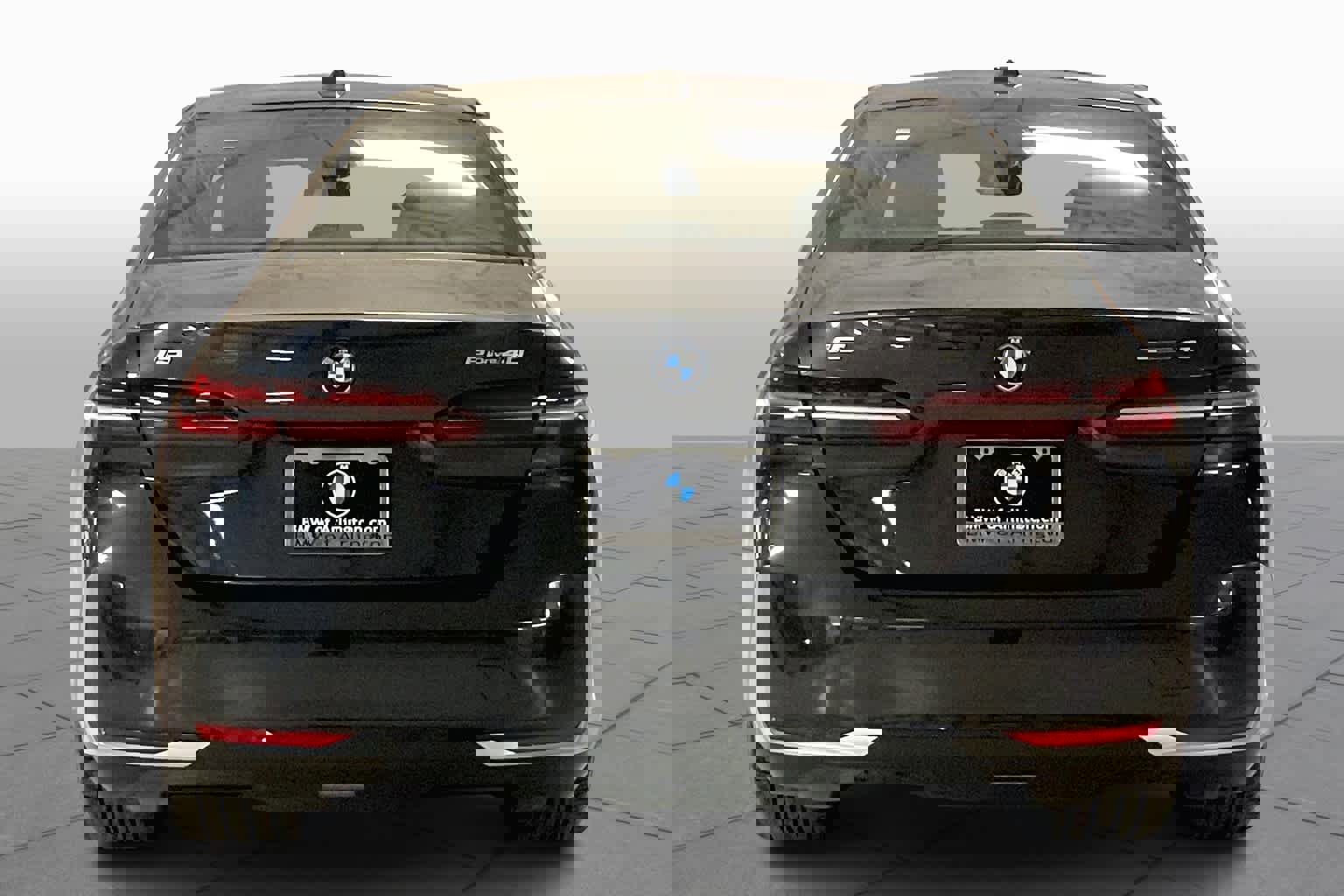 Used 2025 BMW i5 eDrive40i w/ Premium Package image 4