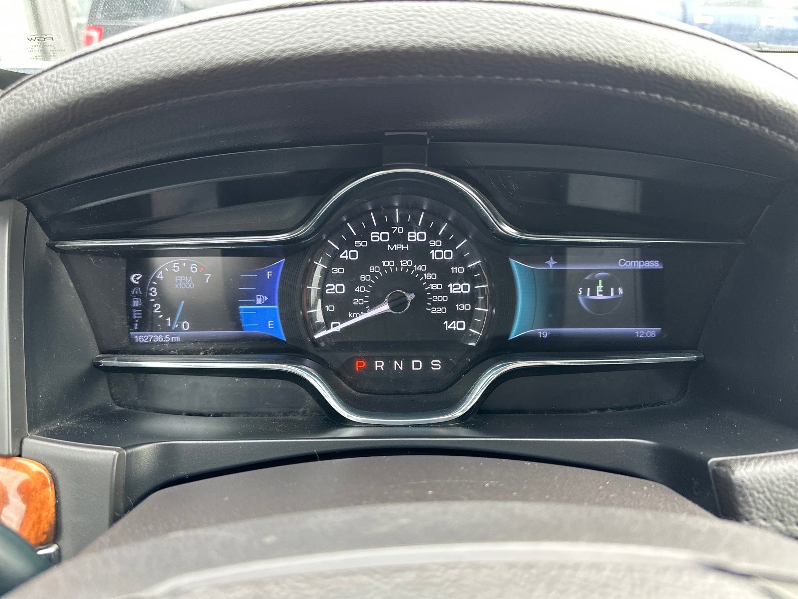 Used 2013 Lincoln MKS image 25