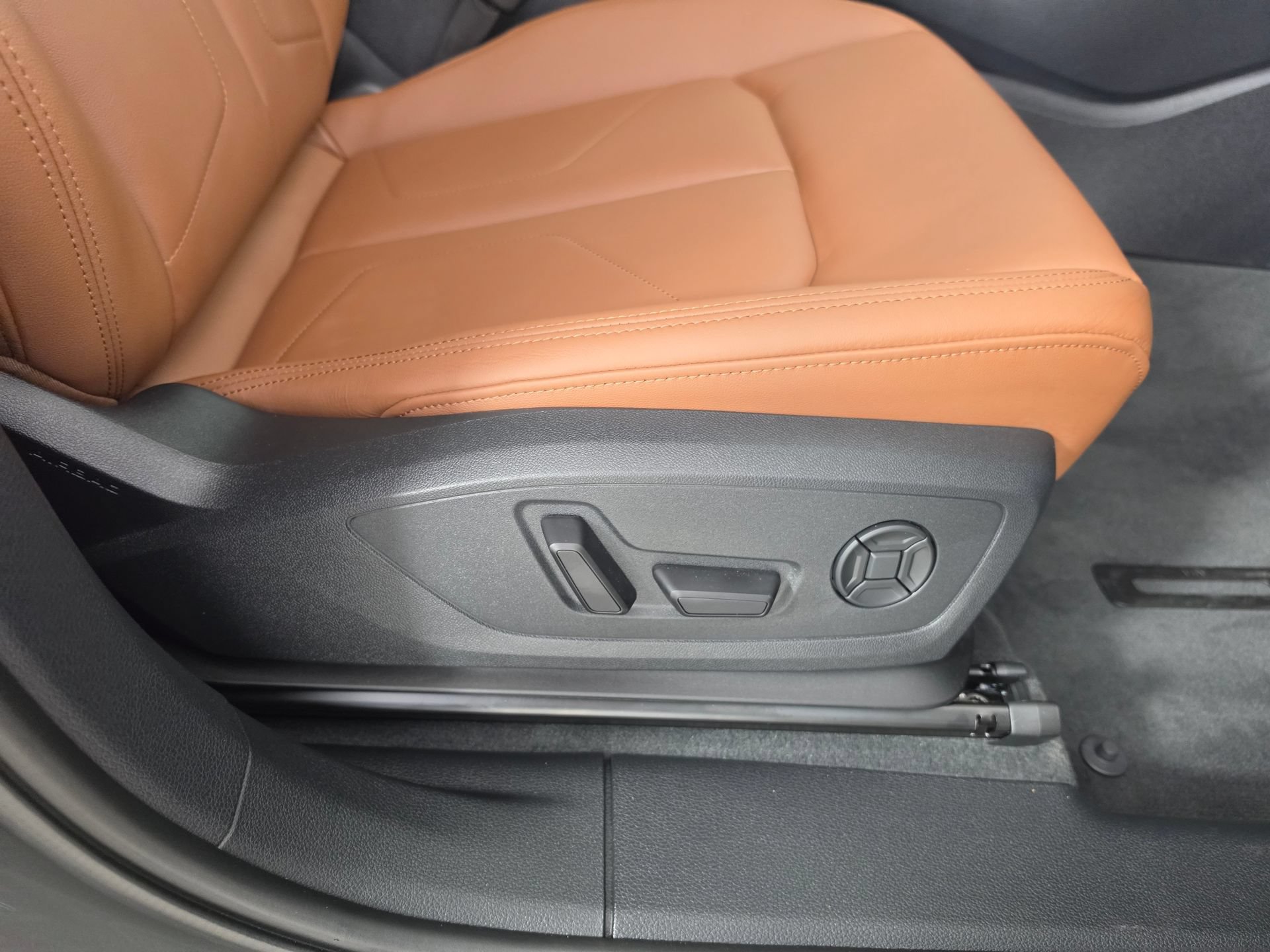 Certified 2025 Audi Q3 2.0T Premium w/ Convenience Plus Package AWD/4WD image 48
