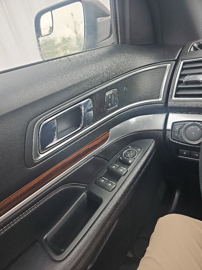 Used 2018 Ford Explorer Limited AWD/4WD image 8