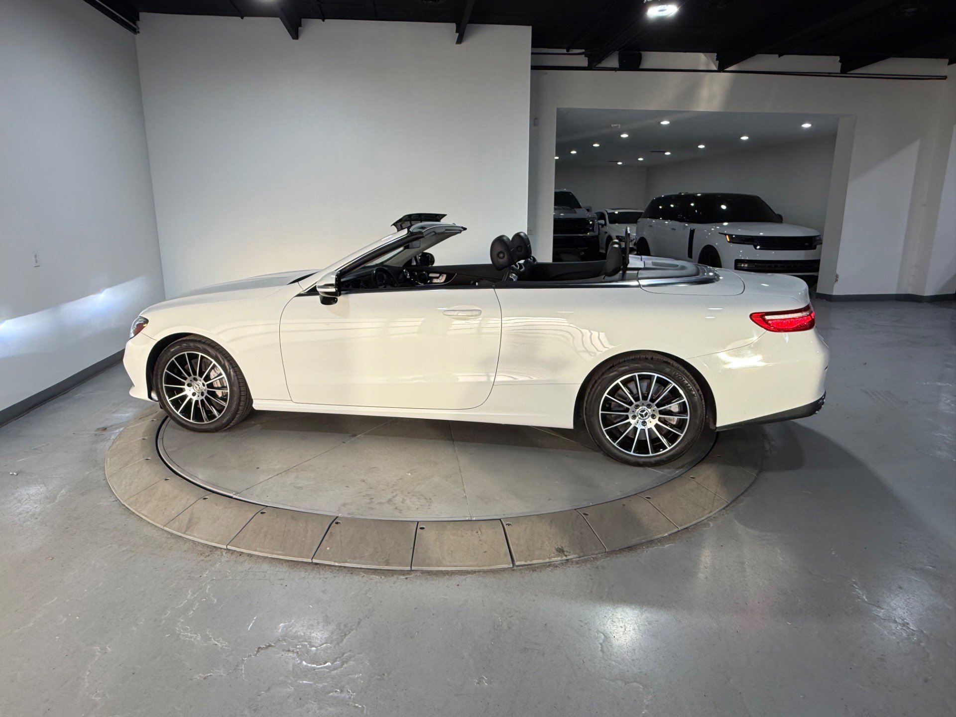Used 2018 Mercedes-Benz E 400 4MATIC Cabriolet image 16