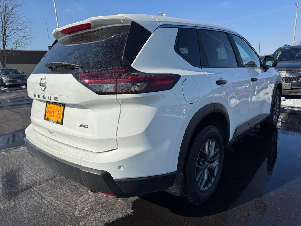 Used 2025 Nissan Rogue S image 3