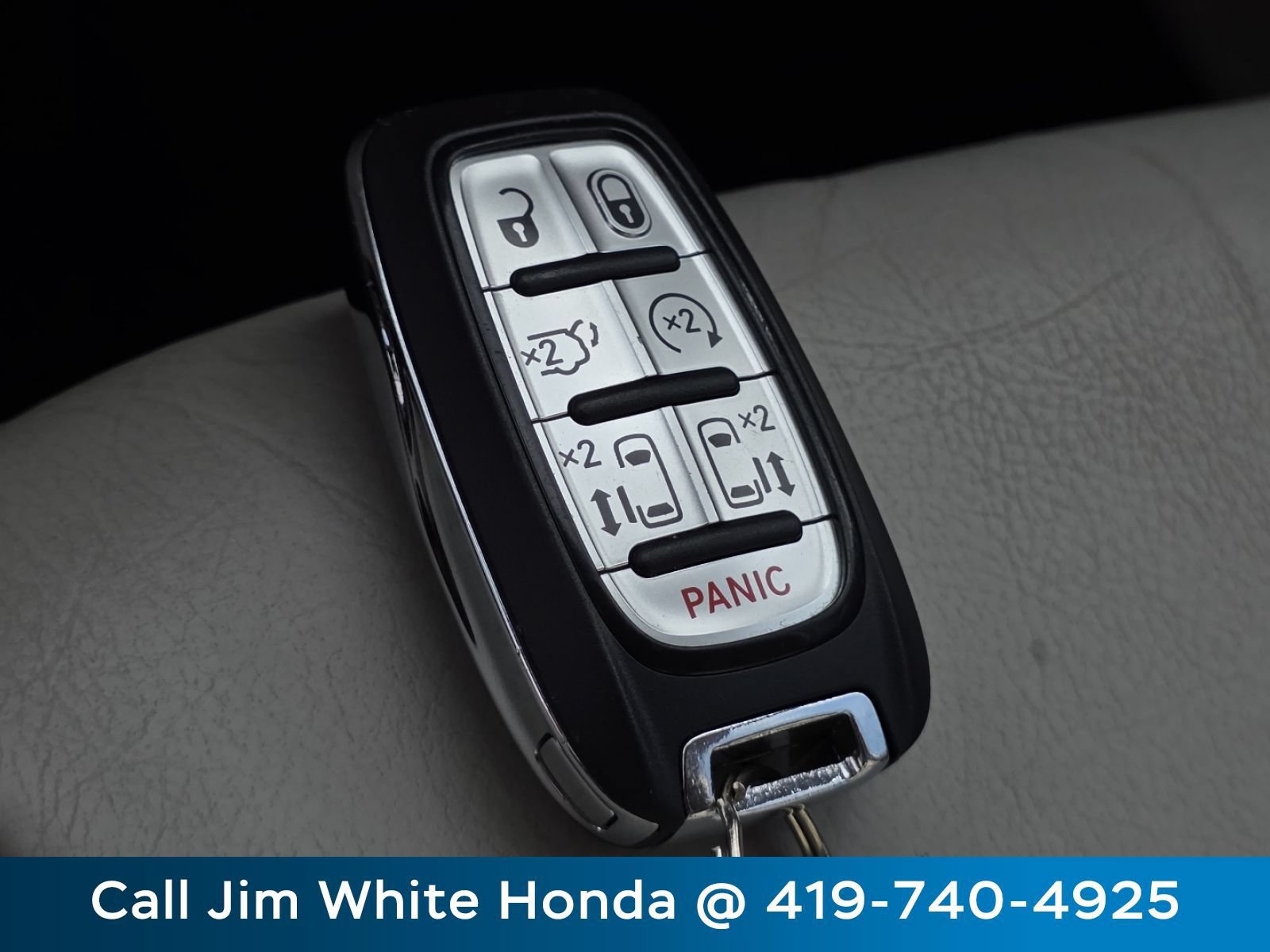 Used 2021 Chrysler Pacifica Touring-L FWD image 30
