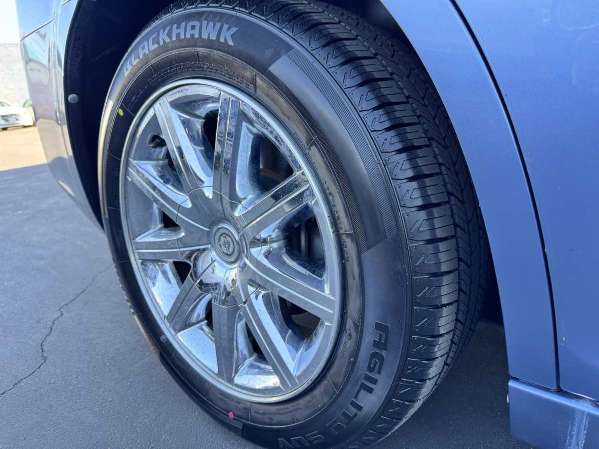 Used 2011 Chrysler 300 C RWD image 21