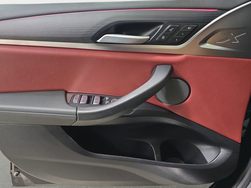 Certified 2024 BMW X4 xDrive30i w/ Premium Package image 27