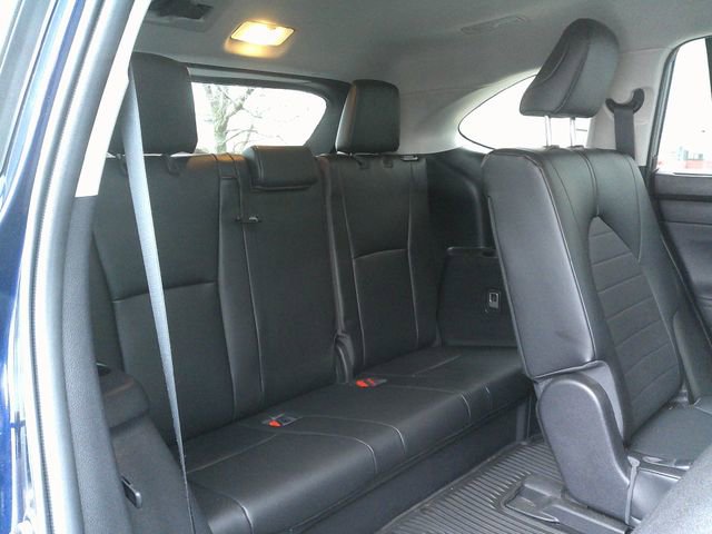 Used 2022 Toyota Highlander XLE AWD/4WD image 30