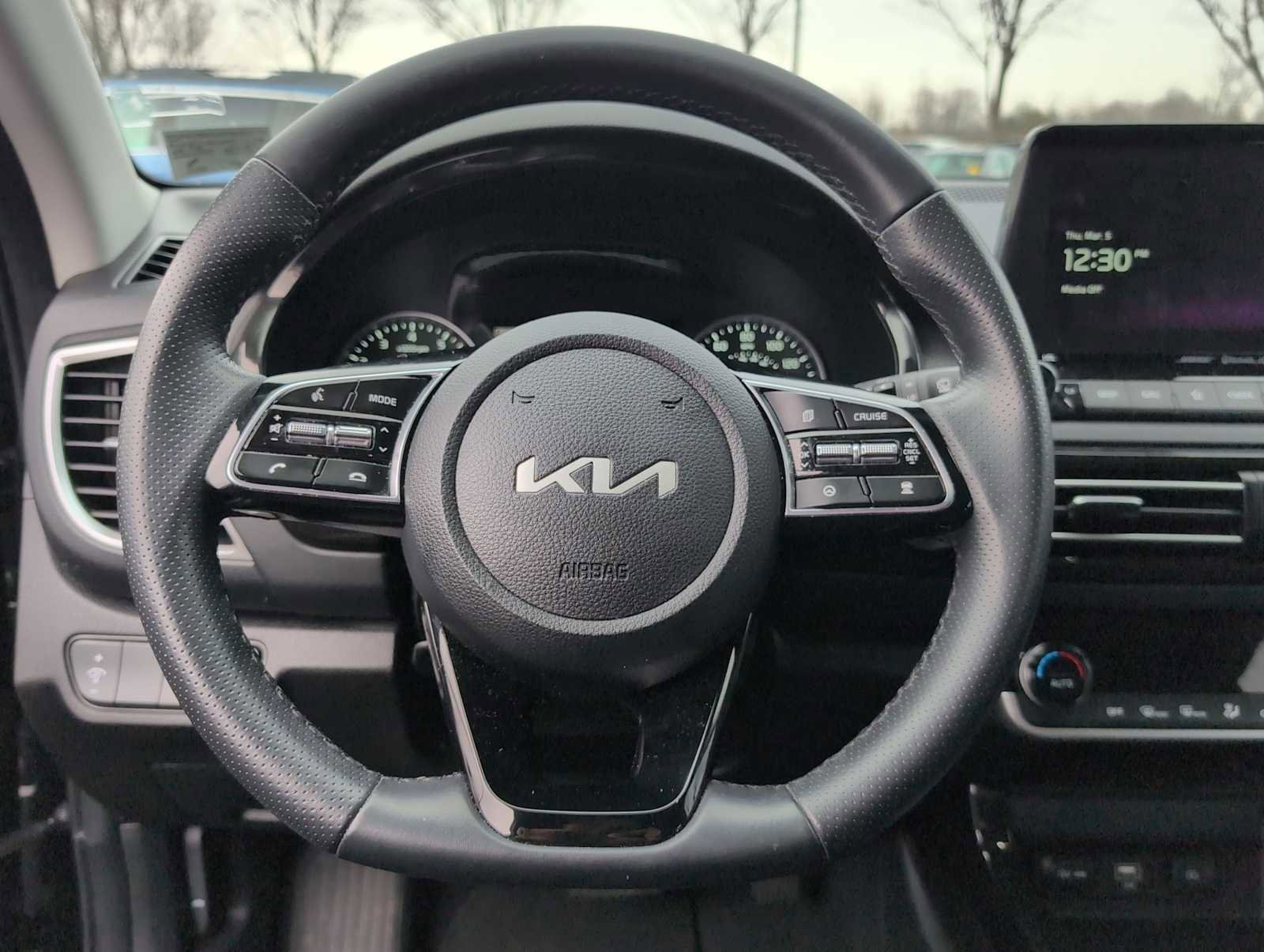 Used 2023 Kia Seltos SX w/ SX Sunroof Package image 23