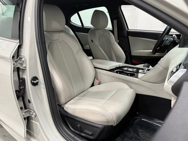 Used 2025 Genesis G70 2.5T image 36