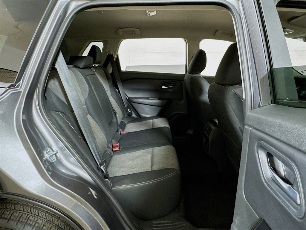 Used 2024 Nissan Rogue SV image 23