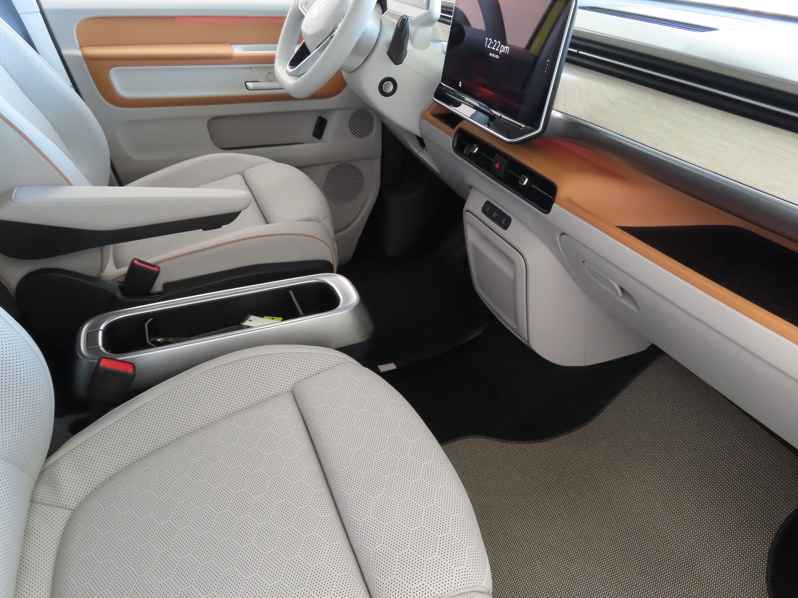 New 2025 Volkswagen ID. Buzz 1st Edition image 25