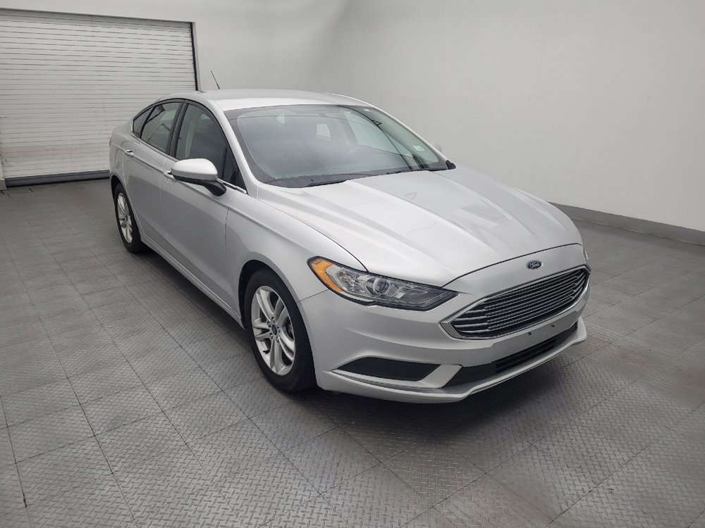Used 2018 Ford Fusion SE w/ Fusion SE Technology Package FWD image 13
