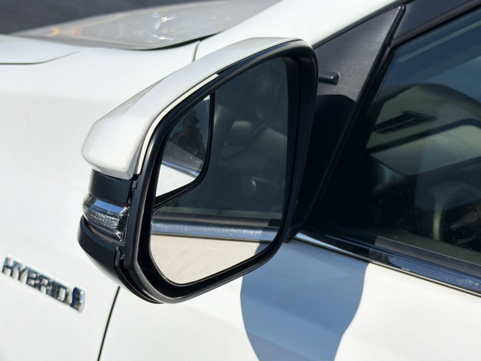Used 2018 Toyota RAV4 XLE AWD/4WD image 25