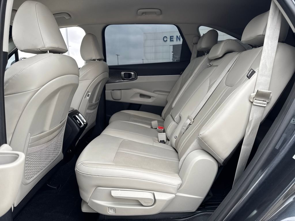 Used 2025 Kia Sorento S image 15