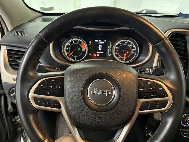 Used 2017 Jeep Cherokee Latitude w/ Safety/Convenience Group AWD/4WD image 11