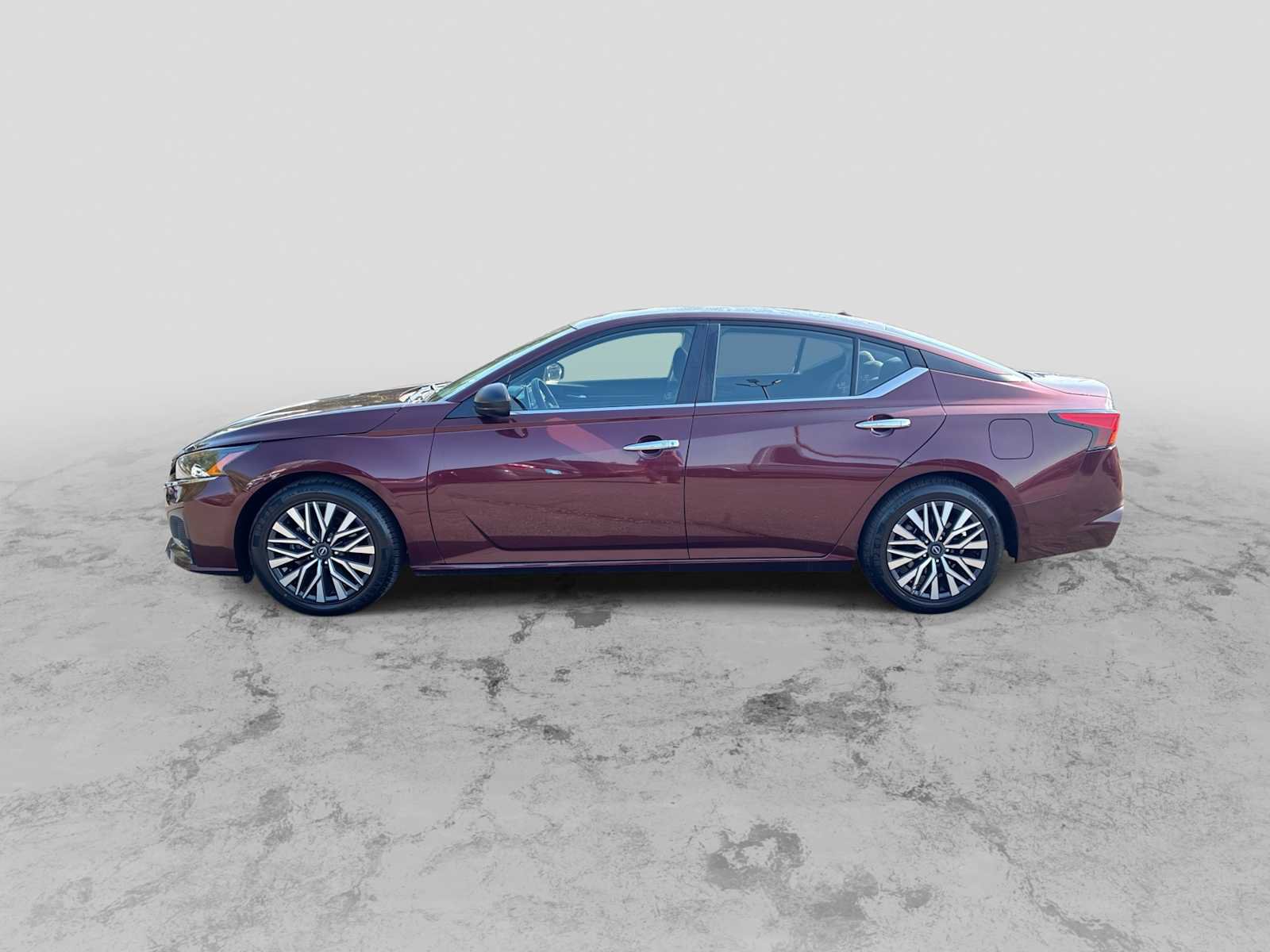 Used 2024 Nissan Altima 2.5 SV FWD image 5
