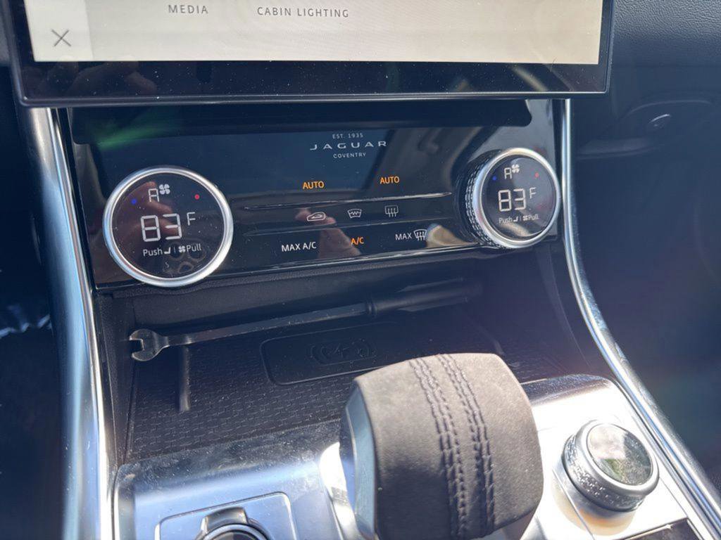 Used 2022 Jaguar XF SE image 14