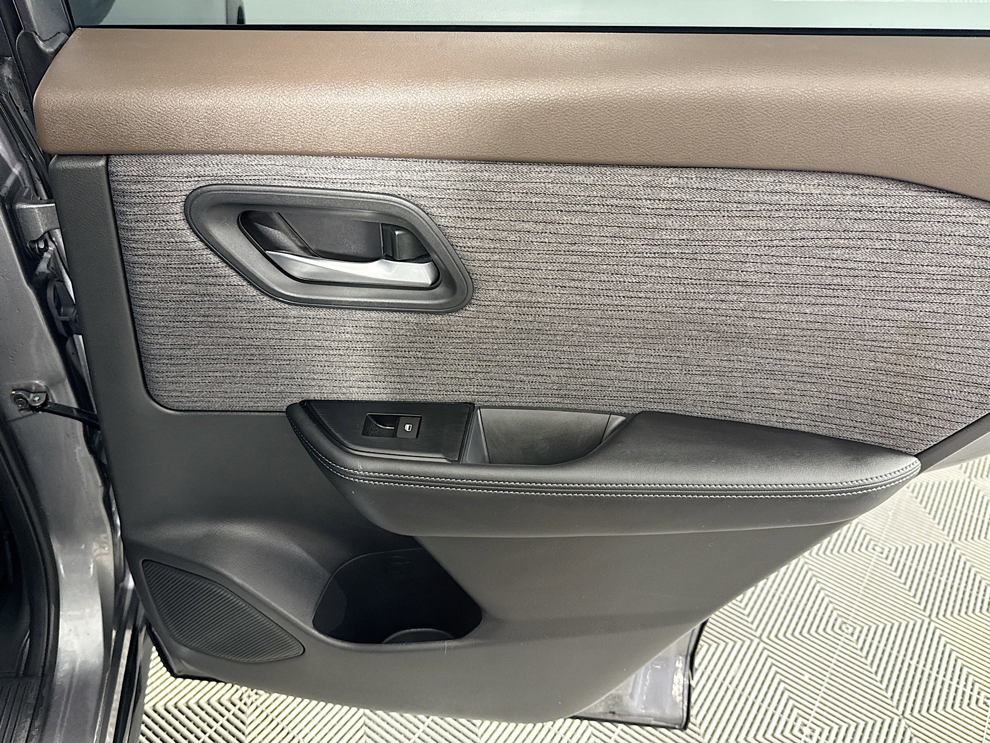 Used 2023 Nissan Rogue SV FWD image 27