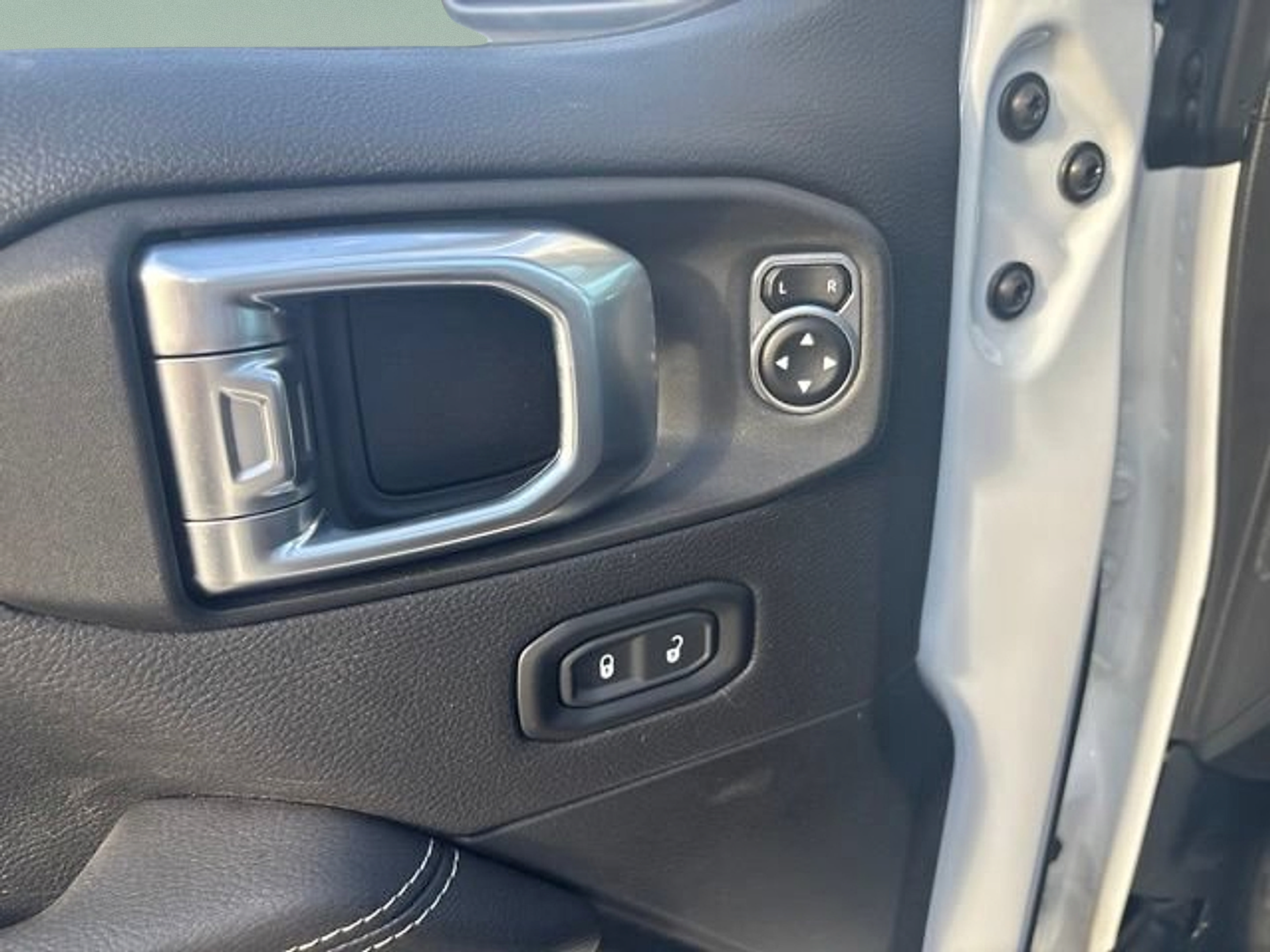 Used 2023 Jeep Wrangler Unlimited Sahara w/ LED Lighting Group AWD/4WD image 15
