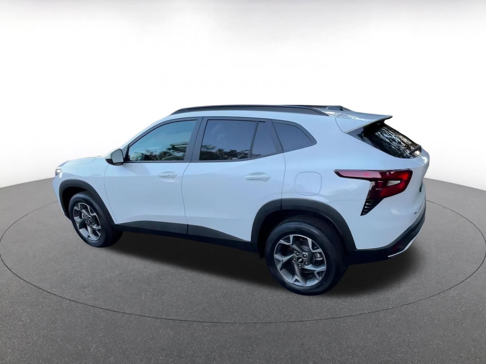 Used 2025 Chevrolet Trax LT w/ LT Convenience Package image 10