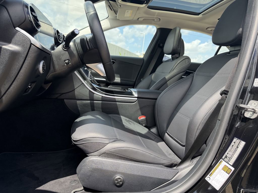 Used 2025 Mercedes-Benz C 300 Sedan image 26