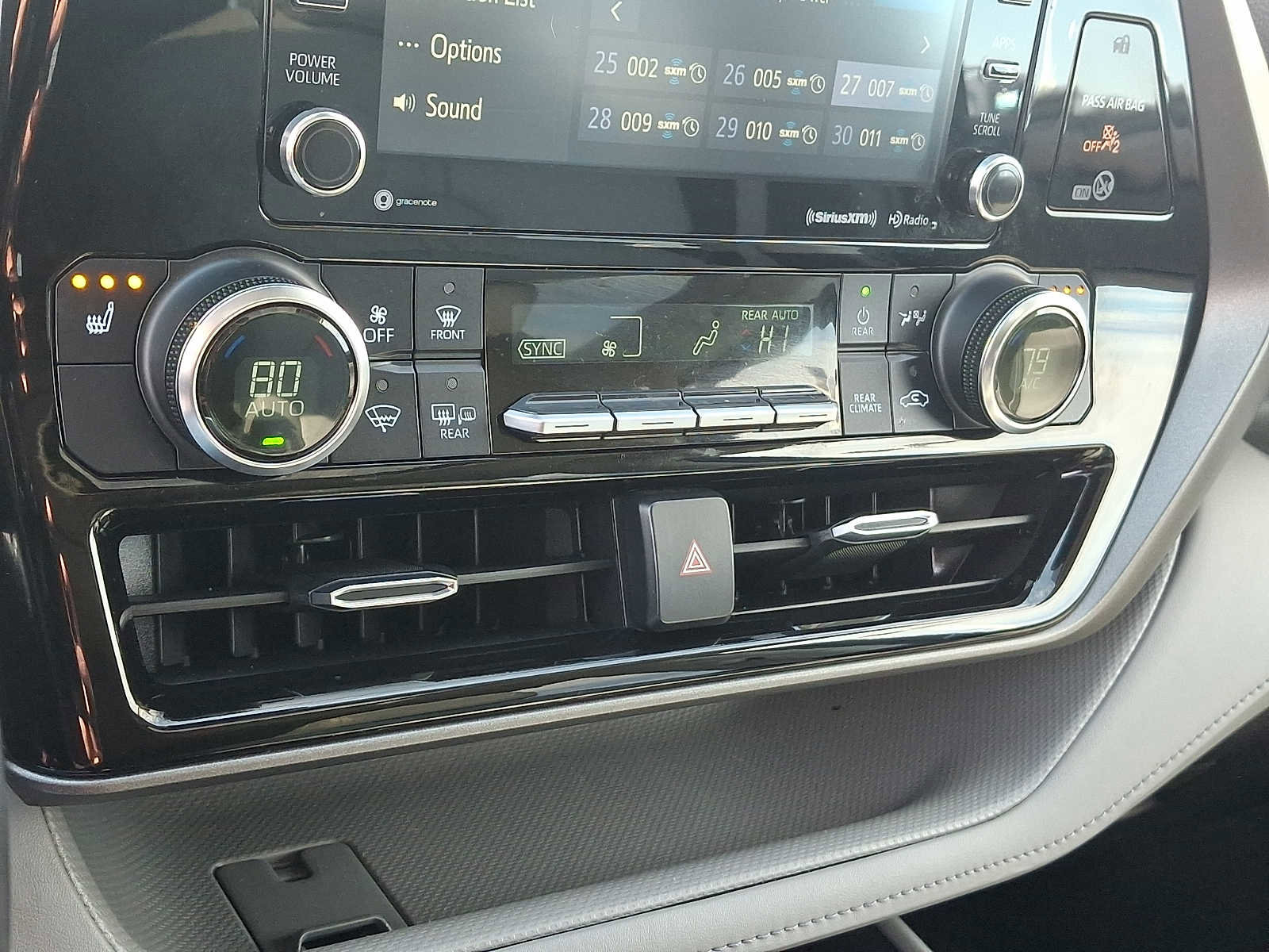 Certified 2022 Toyota Highlander XLE image 21