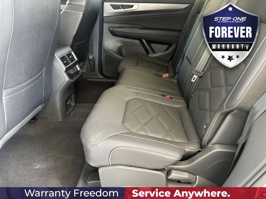 Used 2025 Volkswagen Atlas Cross Sport SE FWD image 31