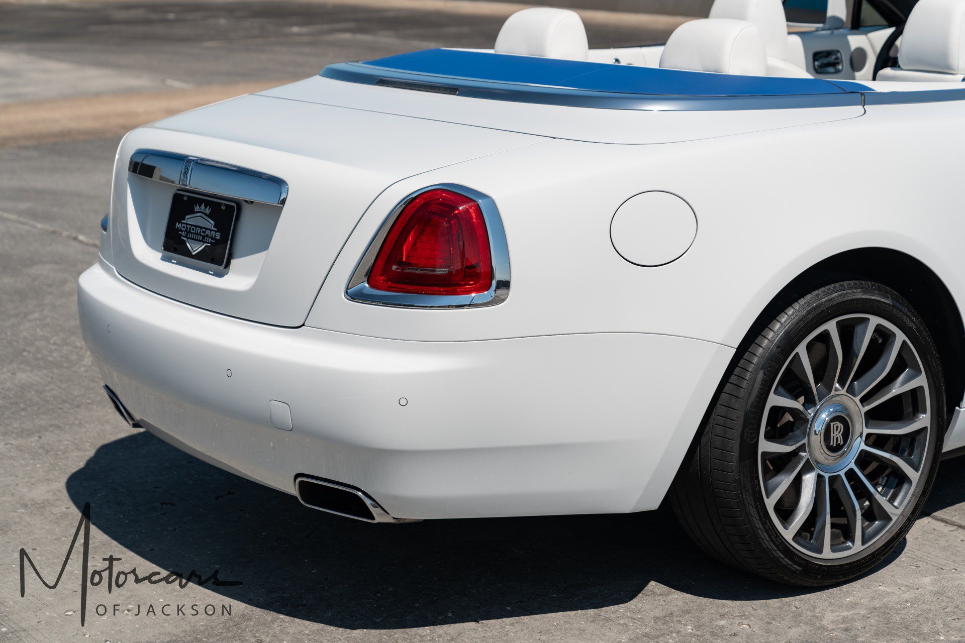 Used 2019 Rolls-Royce Dawn RWD image 40