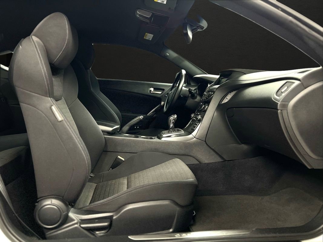 Used 2015 Hyundai Genesis 3.8 image 17