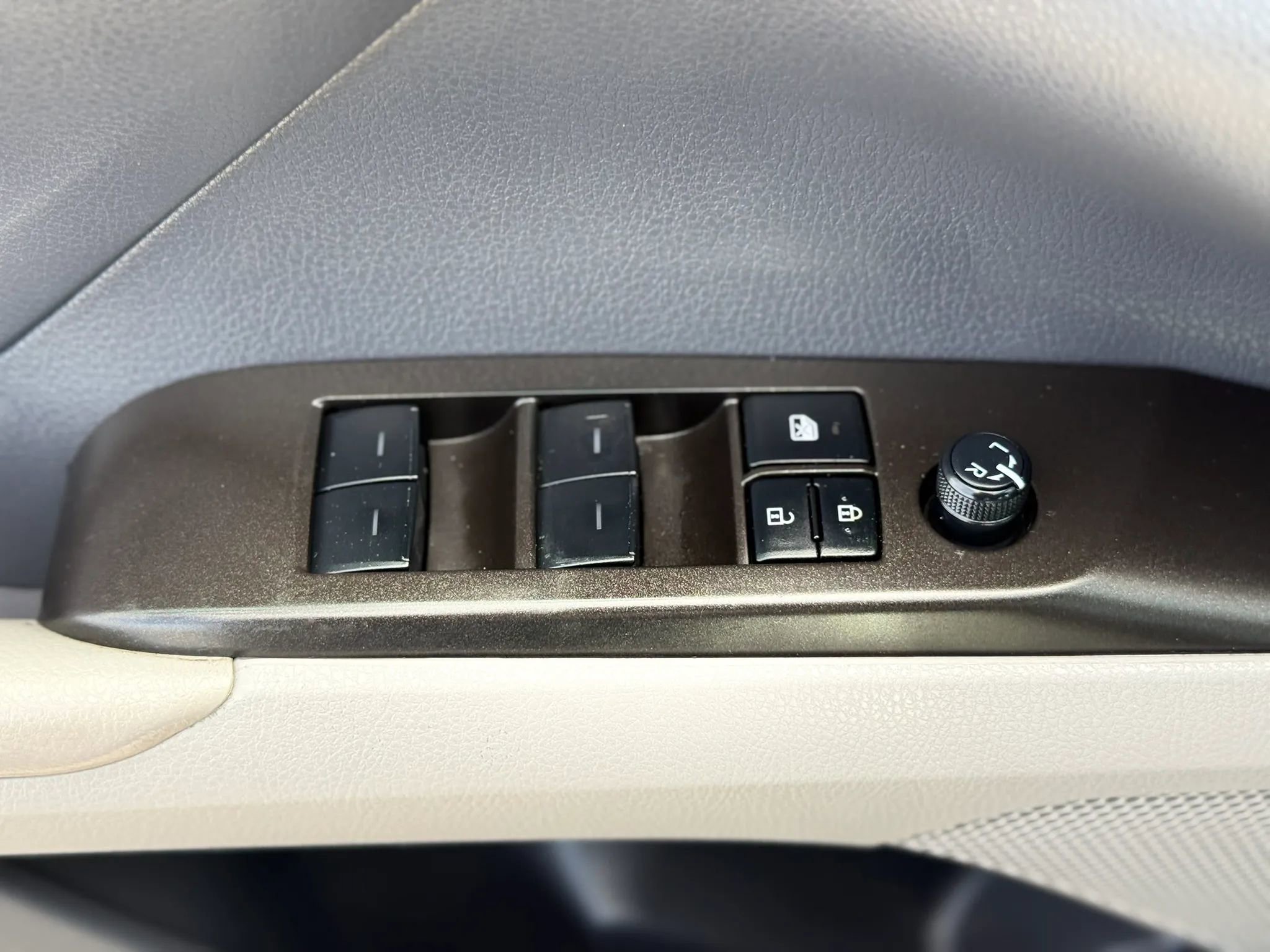 Used 2023 Toyota Camry LE image 13