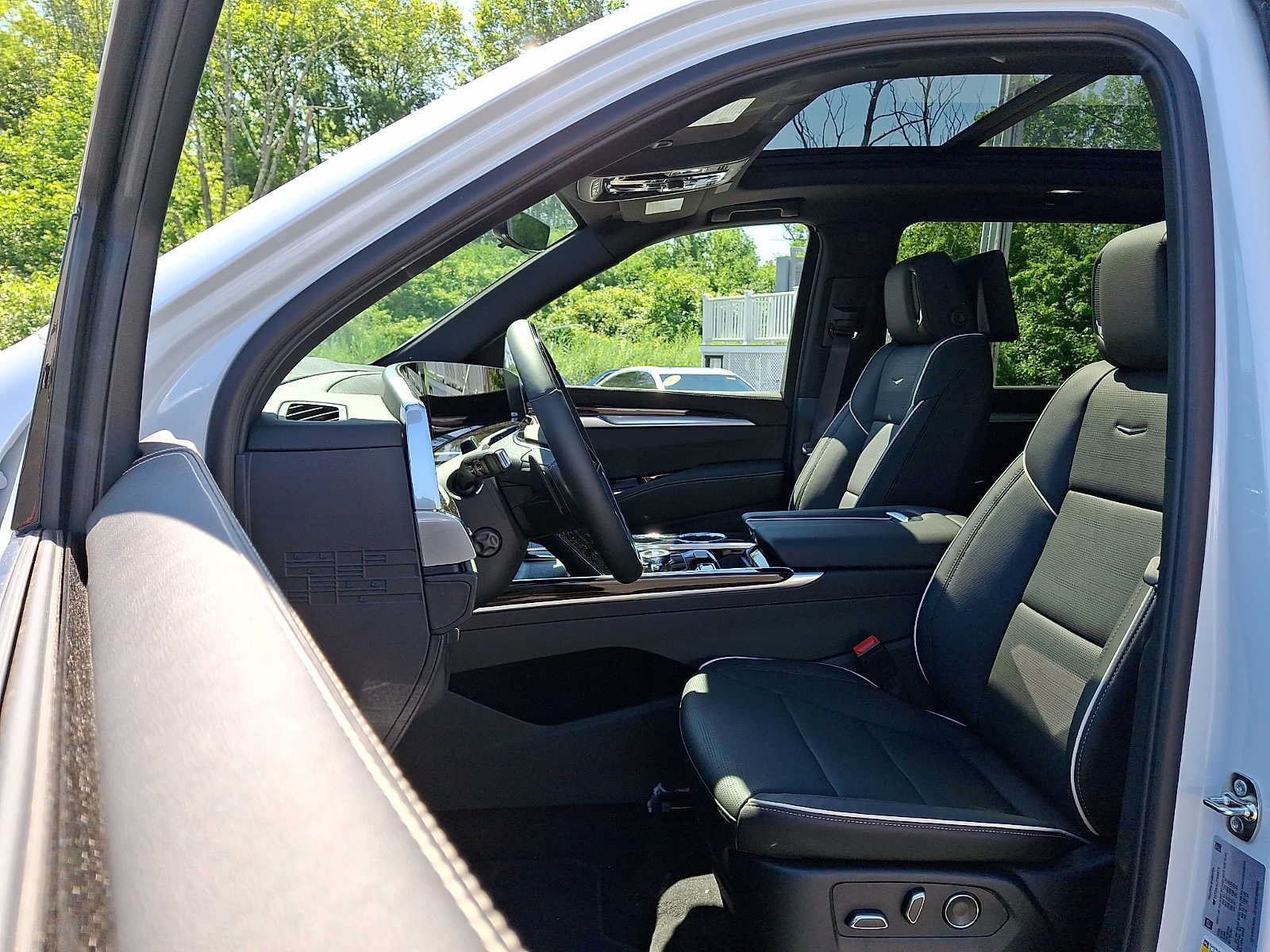Used 2026 Cadillac Escalade ESV Luxury w/ Touring Package AWD/4WD image 15