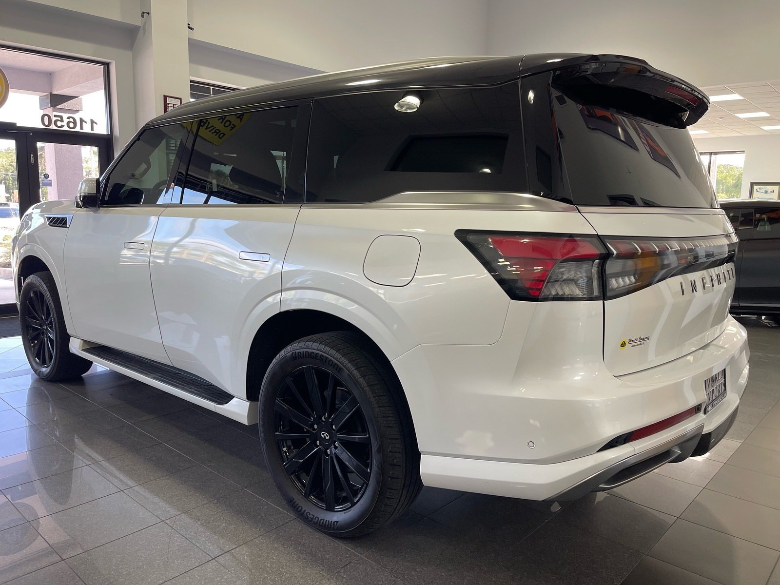 Used 2025 INFINITI QX80 Sensory AWD/4WD image 3