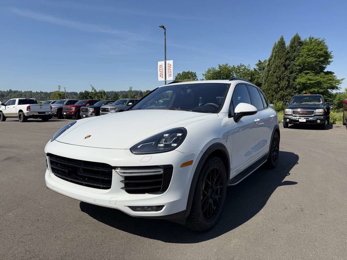 Used 2016 Porsche Cayenne Turbo AWD/4WD image 4