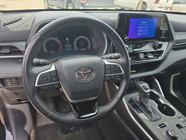 Used 2025 Toyota Highlander XSE image 17