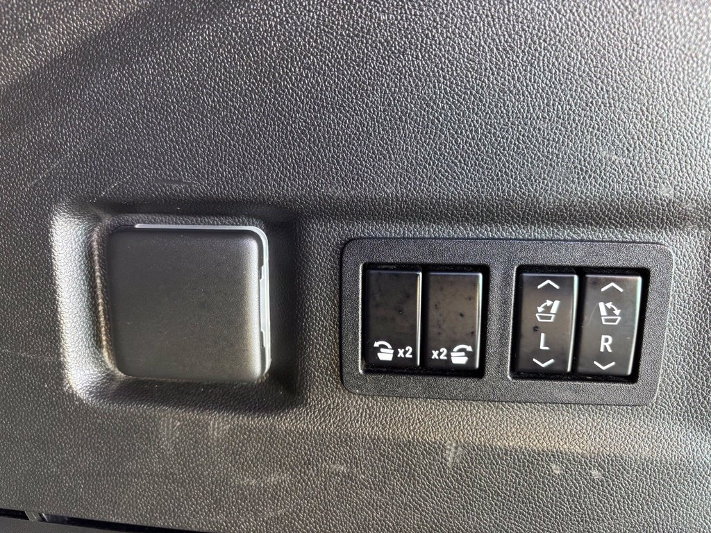 Used 2021 Chevrolet Tahoe High Country w/ Premium Package AWD/4WD image 8