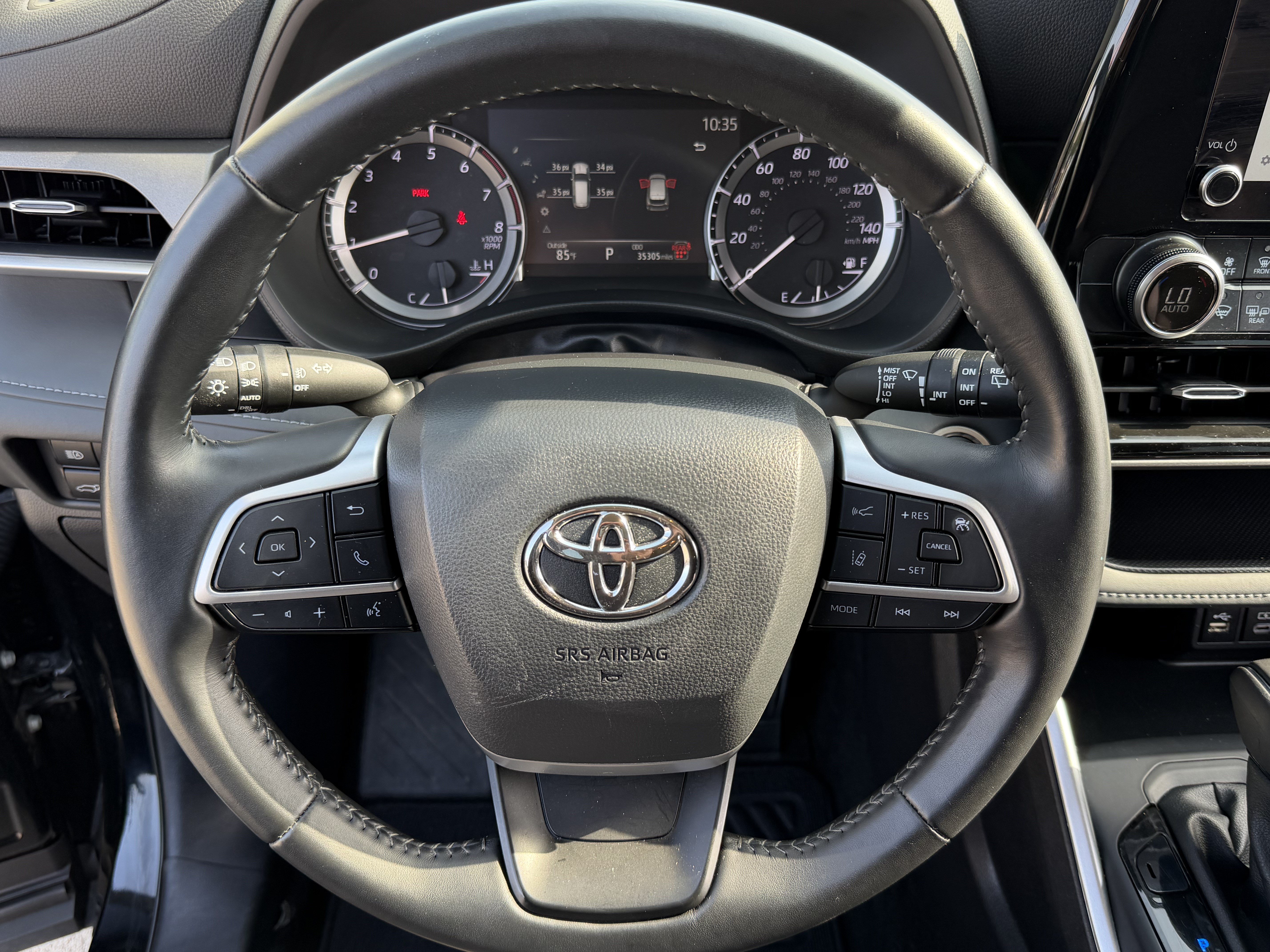 Used 2025 Toyota Highlander LE FWD image 15