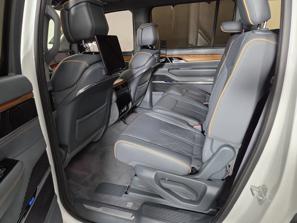 Used 2023 Jeep Grand Wagoneer Series III w/ Rear Seat Video Group 1 AWD/4WD image 28