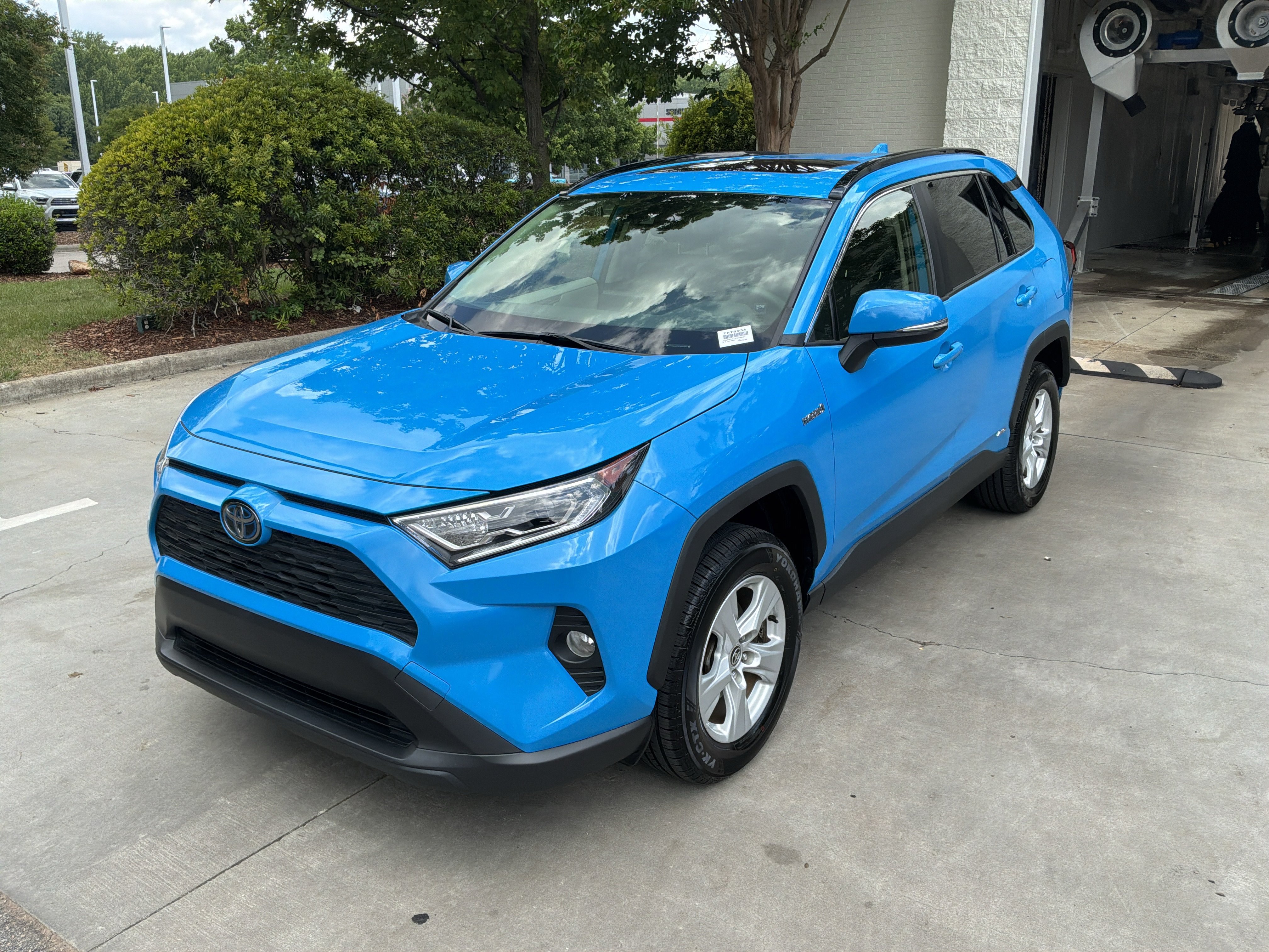 Used 2020 Toyota RAV4 XLE w/ Convenience Package AWD/4WD image 5
