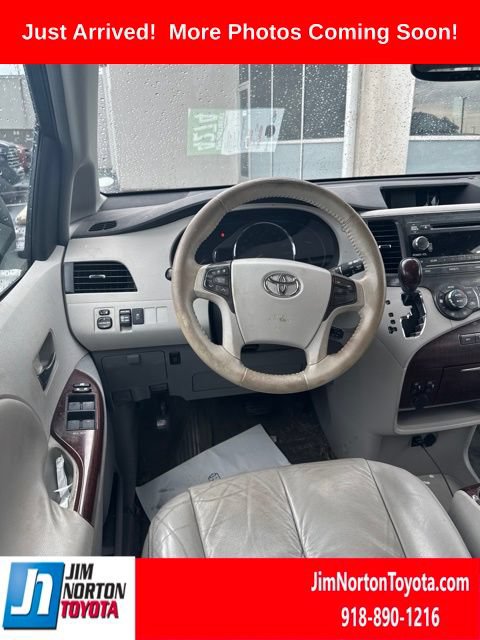 Used 2011 Toyota Sienna XLE FWD image 8